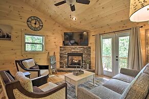 Private Hot Tub & EV Charger: Cozy Murphy Cabin!