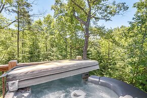 Private Hot Tub & EV Charger: Cozy Murphy Cabin!