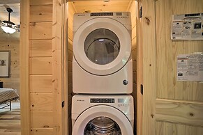 Private Hot Tub & EV Charger: Cozy Murphy Cabin!