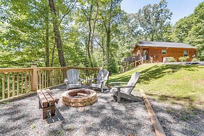 Private Hot Tub & EV Charger: Cozy Murphy Cabin!