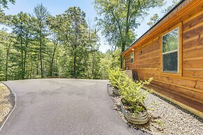 Private Hot Tub & EV Charger: Cozy Murphy Cabin!