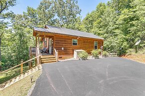 Private Hot Tub & EV Charger: Cozy Murphy Cabin!