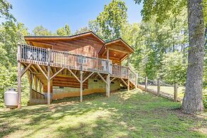 Private Hot Tub & EV Charger: Cozy Murphy Cabin!