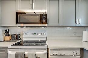 Balcony & Resort Amenities: Gulf Coast Escape!