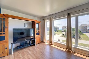 'west of the Moon' Ocean Apt w/ Beach Access!