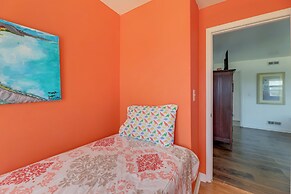 'west of the Moon' Ocean Apt w/ Beach Access!