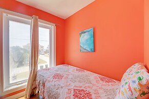 'west of the Moon' Ocean Apt w/ Beach Access!