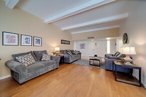 5 Mi to Camelback Ranch: Pet-friendly Home w/ Pool