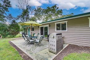 Cottage w/ Yard + Grill ~ 21 Mi to Hocking Hills!