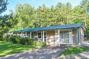 Cottage w/ Yard + Grill ~ 21 Mi to Hocking Hills!