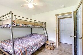 Cottage w/ Yard + Grill ~ 21 Mi to Hocking Hills!