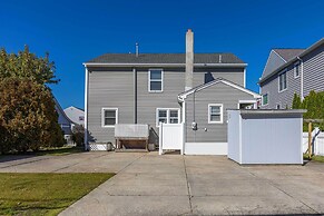 Breezy Ocean City Home: Walk to Beach + Boardwalk!