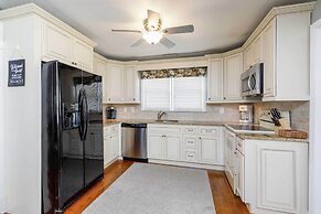 Breezy Ocean City Home: Walk to Beach + Boardwalk!