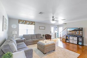 Breezy Ocean City Home: Walk to Beach + Boardwalk!