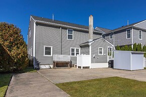 Breezy Ocean City Home: Walk to Beach + Boardwalk!