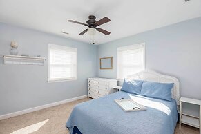 Breezy Ocean City Home: Walk to Beach + Boardwalk!
