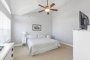 Breezy Ocean City Home: Walk to Beach + Boardwalk!