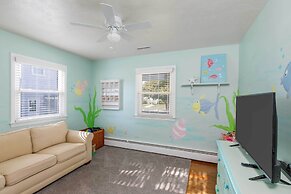 Breezy Ocean City Home: Walk to Beach + Boardwalk!