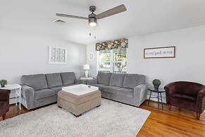 Breezy Ocean City Home: Walk to Beach + Boardwalk!