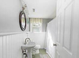 Breezy Ocean City Home: Walk to Beach + Boardwalk!