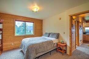 Luxe Alpine Cabin w/ Wraparound Deck & Mtn Views!