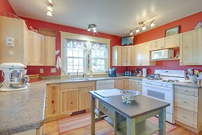 Large Family Home w/ View, 1 Mi to Red Lodge Ski!