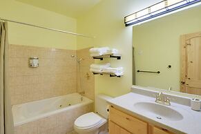 8696: 360 Mtn View & On-site Hiking!