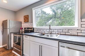 12 Mi to Dtwn: Austin Guest Cottage w/ Pool Access