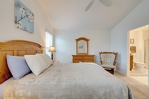 Sun-soaked Retreat in The Villages w/ Grill!