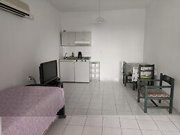 Zinovia Apartments & Studio