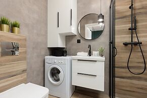 Trendy Apartment + Parking by Renters