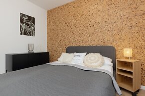 Trendy Apartment + Parking by Renters