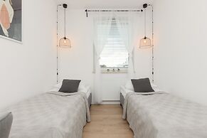 Trendy Apartment + Parking by Renters