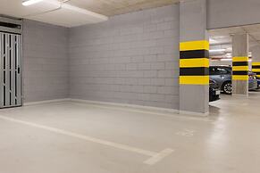 Trendy Apartment + Parking by Renters