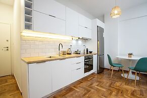 Trendy 2 bedroom Apartment 5min to metro