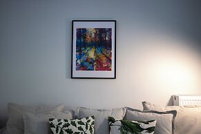 Trendy 2 bedroom Apartment 5min to metro