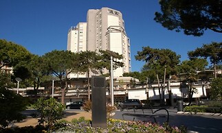 Three-bedroom Apartment With Seaview