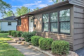 Modern Luxury Amenities Near Woodfield Mall 2 Bedroom Home by RedAwnin