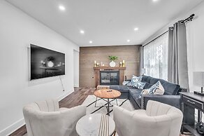 Modern Luxury Amenities Near Woodfield Mall 2 Bedroom Home by Redawnin