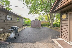 Modern Luxury Amenities Near Woodfield Mall 2 Bedroom Home by RedAwnin