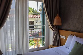 Müzeyyen Hanım Konağı Alaçatı 12+