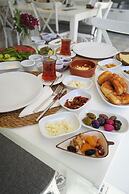 Müzeyyen Hanım Konağı Alaçatı 12+