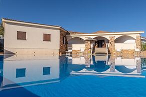 Chic Villa Antonina 2 Bedroom Apartment Sleeps 6