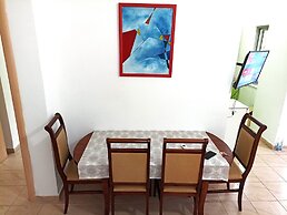 Quiet Apartment by the sea