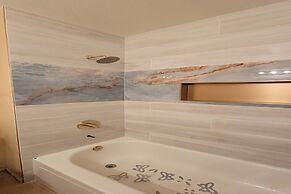 Charming 2BR-2BA by BlueBarrelHomes