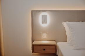 Parrot's Home Lalez Bay