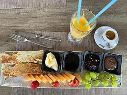 Parrot's Home Lalez Bay