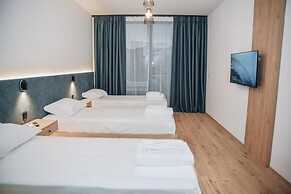 Parrot's Home Lalez Bay