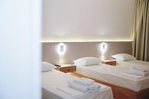 Parrot's Home Lalez Bay