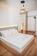 Parrot's Home Lalez Bay